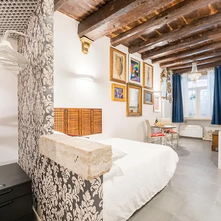Intimo Ed Eclettico A Trastevere